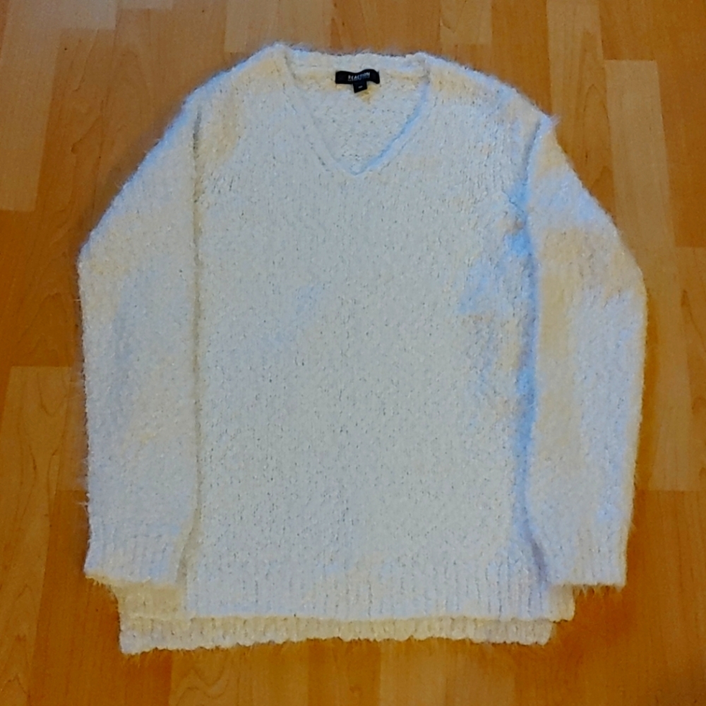 3/30$Sweaters! V-neck sweater
